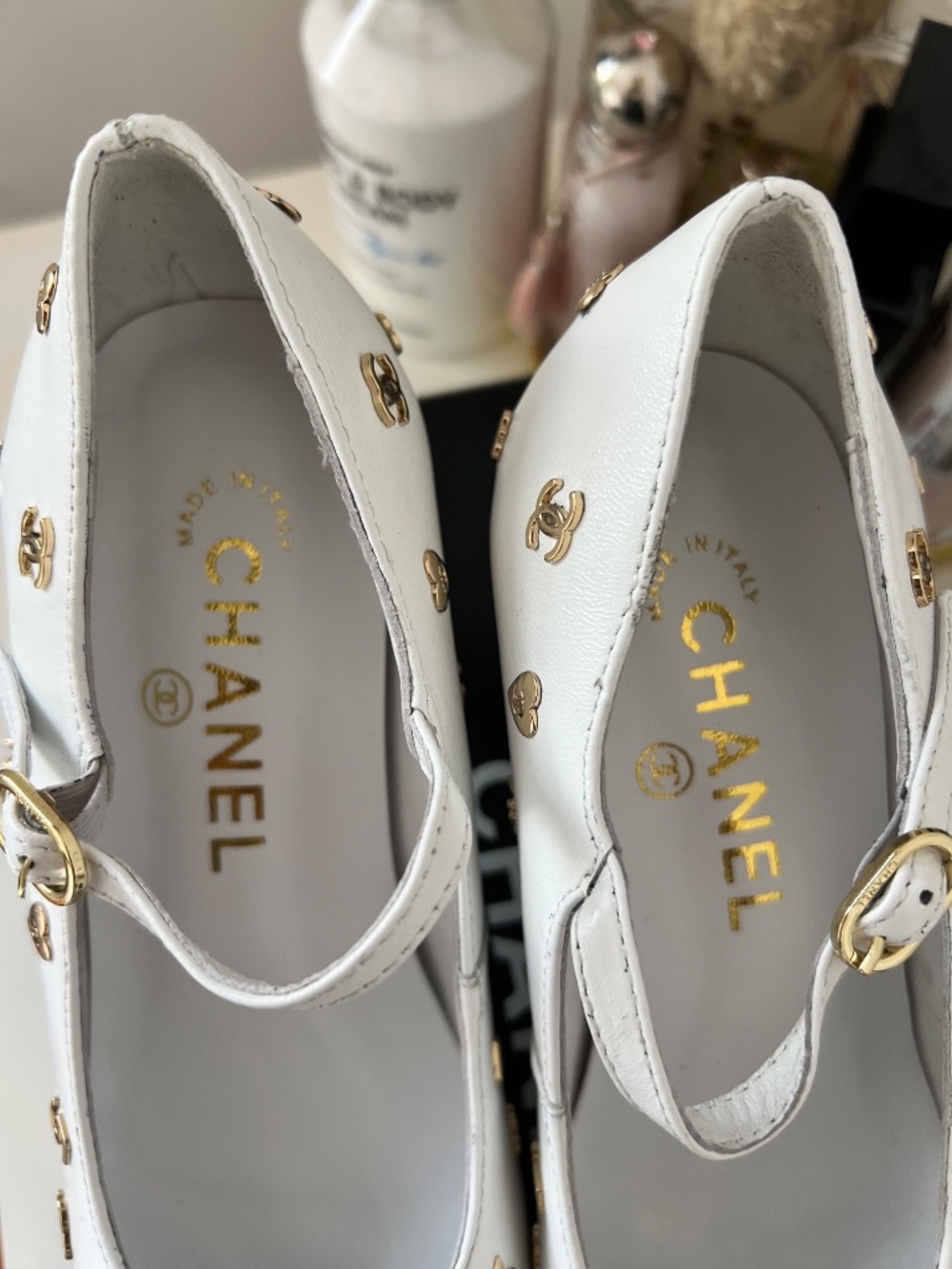 Chanel Patent Cap Toe Charms Mary Jane Pumps SZ 38 - Picture 6 of 10